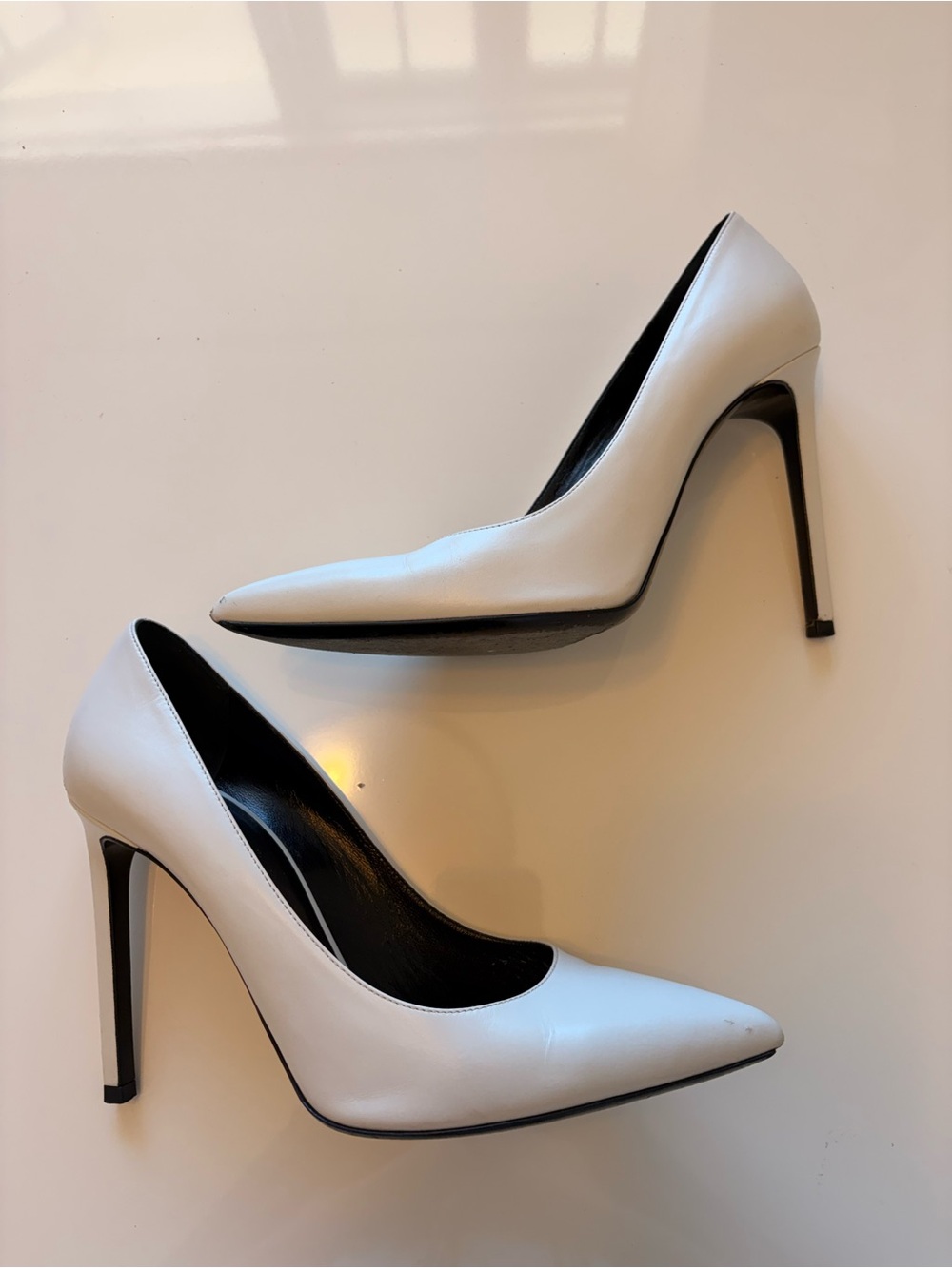 Saint Laurent Cream Pointed Leather Pumps - AUTHENTIC - Picture 3 of 6